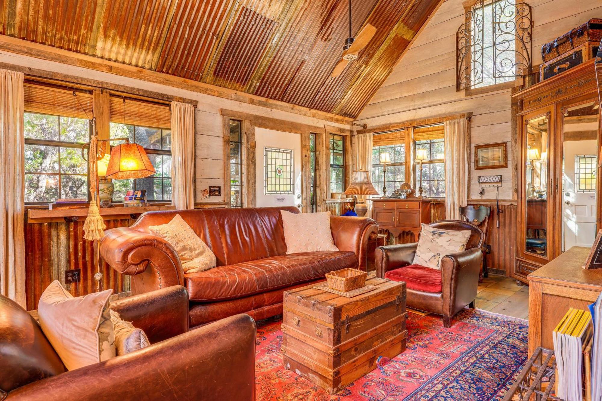 Pet-Friendly Wimberley Cabin With Fire Pit And Hot Tub Exterior photo
