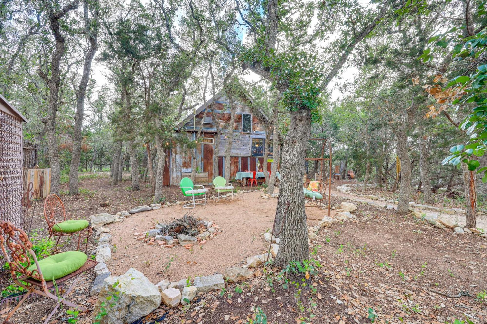 Pet-Friendly Wimberley Cabin With Fire Pit And Hot Tub Exterior photo